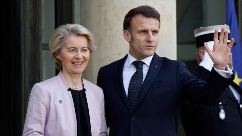 Ursula Von der Leyen y Emmanuel Macron en Par&iacute;s