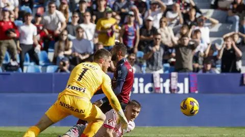 Yáñez y Maras durante el partido Yáñez y Maras durante el partido