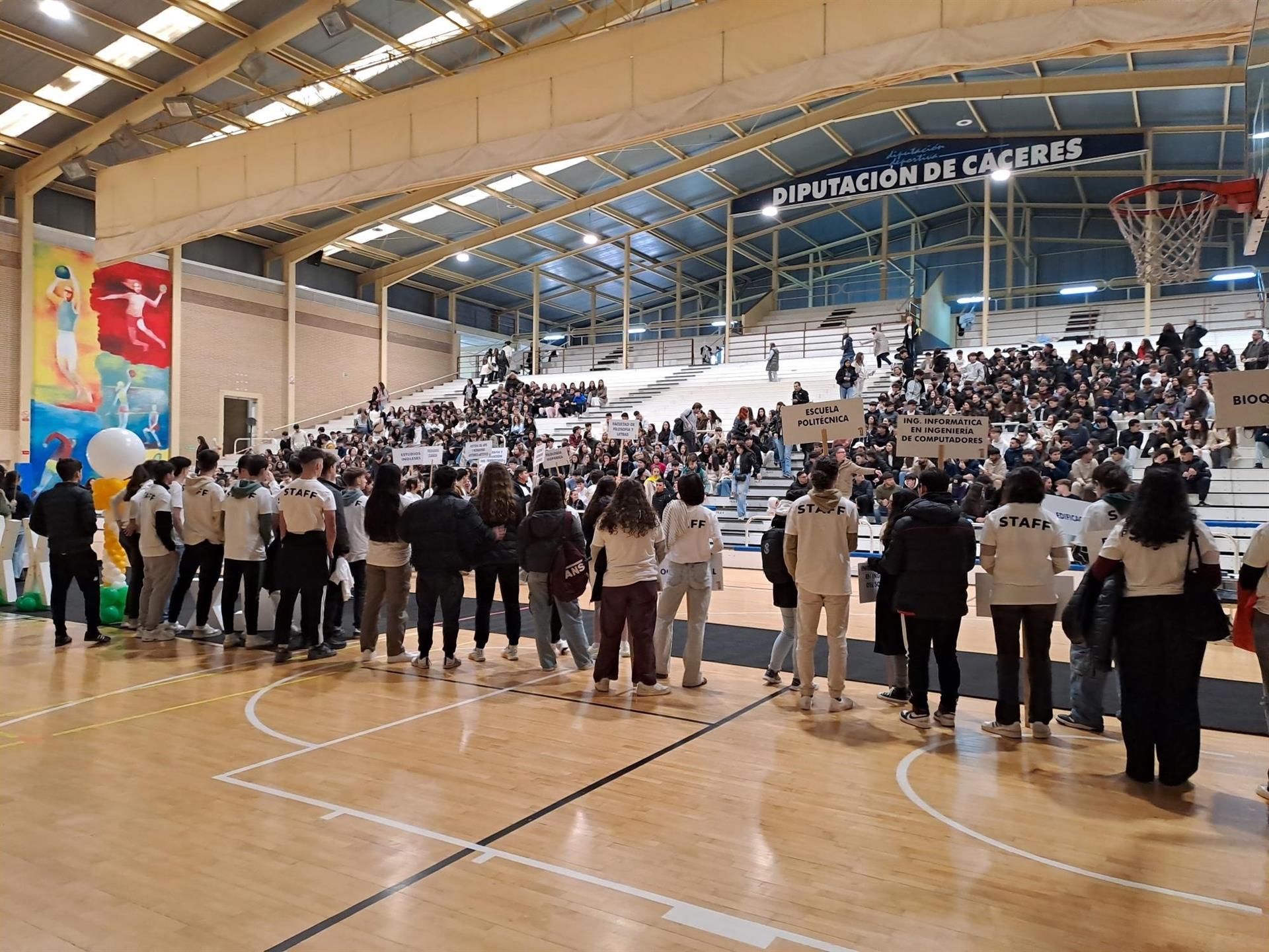 Más de 5.300 estudiantes de 2º de bachillerato y FP de grado superior conocerán la UEx en jornadas de puertas abiertas Más de 5.300 estudiantes de 2º de bachillerato y FP de grado superior conocerán la UEx en jornadas de puertas abiertas