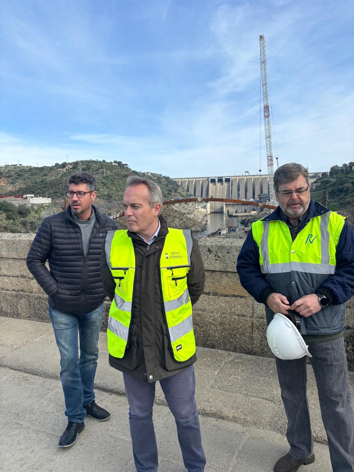 El consejero Martín denuncia que el Gobierno de Sánchez "tiene abandonada a Extremadura" en materia de infraestructuras El consejero Martín denuncia que el Gobierno de Sánchez "tiene abandonada a Extremadura" en materia de infraestructuras