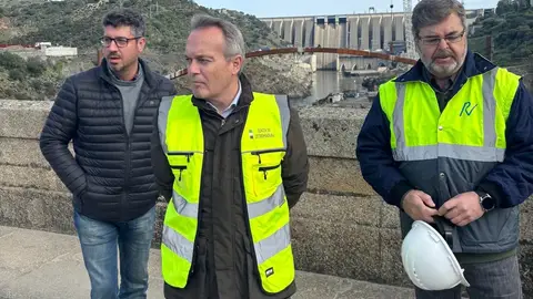 El consejero Martín denuncia que el Gobierno de Sánchez "tiene abandonada a Extremadura" en materia de infraestructuras El consejero Martín denuncia que el Gobierno de Sánchez "tiene abandonada a Extremadura" en materia de infraestructuras