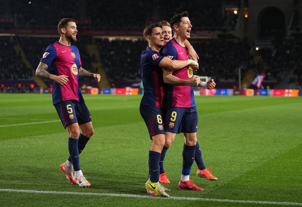 El Barça gana al Rayo con polémica y asalta el liderato El Barça gana al Rayo con polémica y asalta el liderato