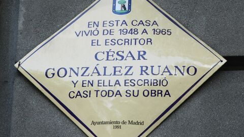 Placa de C&eacute;sar Gonz&aacute;lez Ruano