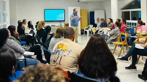 Segundo taller de la Escuela de Familias de Villajoyosa: “Cómo ser un padre/madre horrible sin sentirse culpable” Segundo taller de la Escuela de Familias de Villajoyosa: “Cómo ser un padre/madre horrible sin sentirse culpable”