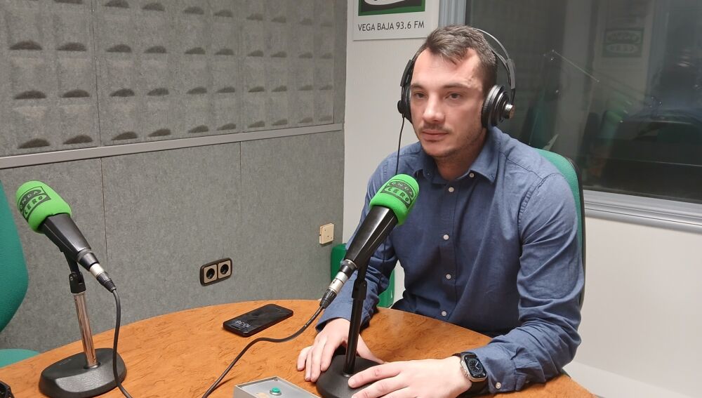 Vecinos de la calle Médico Termístocles Almagro exigen solución al problema de filtraciones de agua provenientes de una acequia de riego cercana