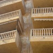 Vecinos de la calle Médico Termístocles Almagro exigen solución al problema de filtraciones de agua provenientes de una acequia de riego cercana