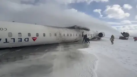Un accidente aéreo deja al menos 8 heridos en un aterrizaje en Toronto Un accidente aéreo deja al menos 8 heridos en un aterrizaje en Toronto