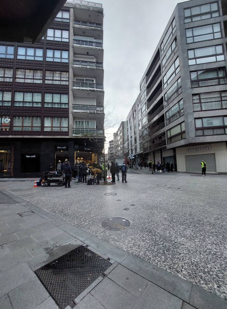 El rodaje de una película en el Ensanche compostelano obliga a cortar durante tres días un tramo de la rúa Montero Ríos El rodaje de una película en el Ensanche compostelano obliga a cortar durante tres días un tramo de la rúa Montero Ríos