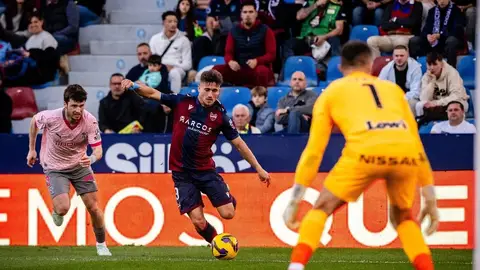 Los de Calero se dejan dos puntos en casa ante un Sporting salvado por Yáñez Los de Calero se dejan dos puntos en casa ante un Sporting salvado por Yáñez