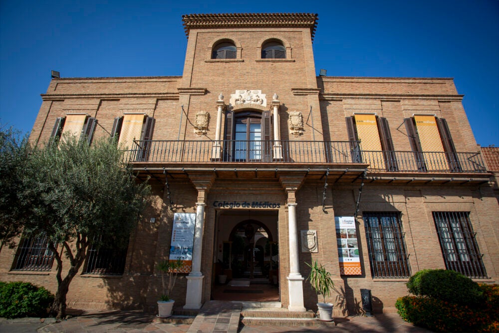 El Ayuntamiento aprueba conceder la Medalla de la Ciudad y el nombramiento de Hijo Predilecto al Colegio Oficial de Médicos de Málaga El Ayuntamiento aprueba conceder la Medalla de la Ciudad y el nombramiento de Hijo Predilecto al Colegio Oficial de Médicos de Málaga