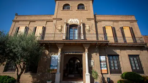 El Ayuntamiento aprueba conceder la Medalla de la Ciudad y el nombramiento de Hijo Predilecto al Colegio Oficial de Médicos de Málaga El Ayuntamiento aprueba conceder la Medalla de la Ciudad y el nombramiento de Hijo Predilecto al Colegio Oficial de Médicos de Málaga