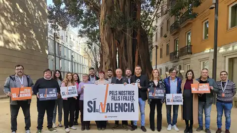 Representantes de Compromís se han mostrado en contra de la campaña de elección de lengua. Representantes de Compromís se han mostrado en contra de la campaña de elección de lengua.