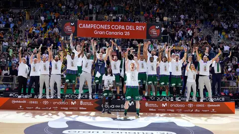Unicaja levanta el título de Campeón de la Copa del Rey Unicaja levanta el título de Campeón de la Copa del Rey