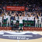 Unicaja levanta el título de Campeón de la Copa del Rey Unicaja levanta el título de Campeón de la Copa del Rey
