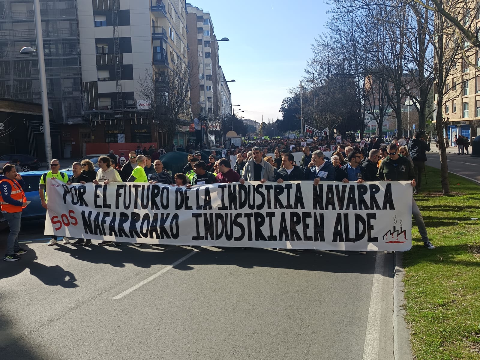 Multitudinaria manifestación en Pamplona en defensa del futuro de la industria navarra Multitudinaria manifestación en Pamplona en defensa del futuro de la industria navarra