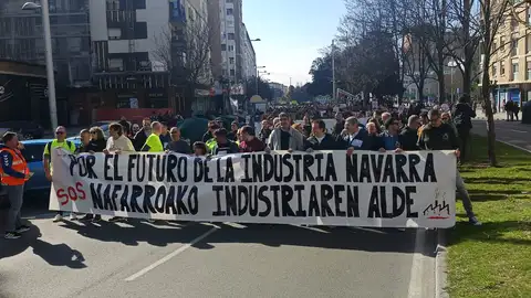Multitudinaria manifestación en Pamplona en defensa del futuro de la industria navarra Multitudinaria manifestación en Pamplona en defensa del futuro de la industria navarra