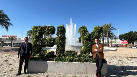La fuente de entrada a Elche desde Alicante vuelve a funcionar.