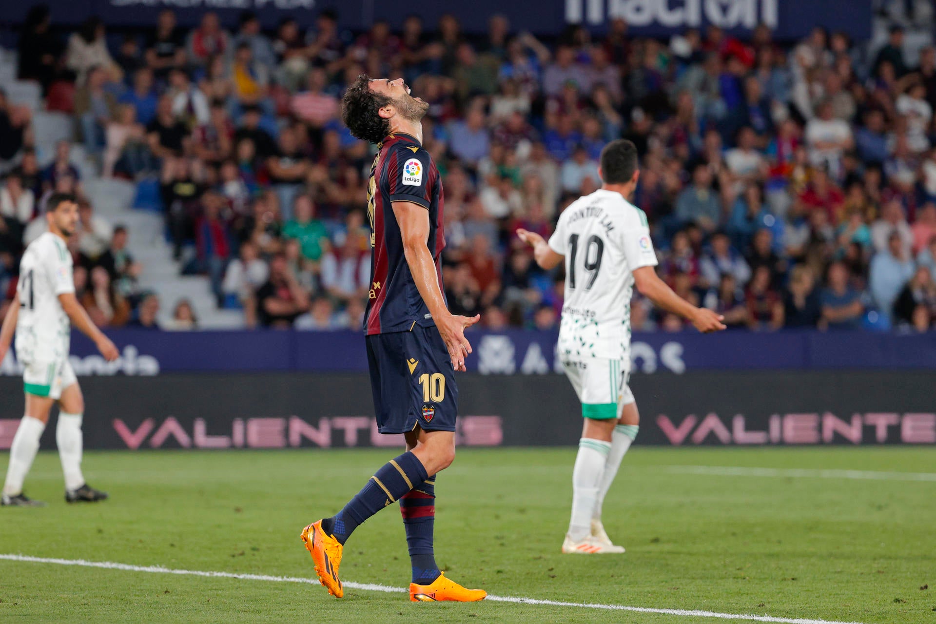 Iborra enlaza por primera vez en la temporada dos partidos seguidos como titular Iborra enlaza por primera vez en la temporada dos partidos seguidos como titular