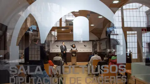 La Diputación de Cáceres y la EOI formarán a más de 520 autónomos, jóvenes desempleados y emprendedores La Diputación de Cáceres y la EOI formarán a más de 520 autónomos, jóvenes desempleados y emprendedores