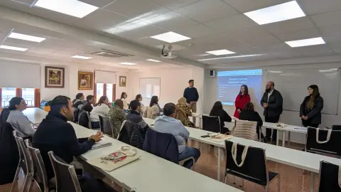 Vila-real inicia los cursos de valenciano para adultos con la participación de 50 personas Vila-real inicia los cursos de valenciano para adultos con la participación de 50 personas