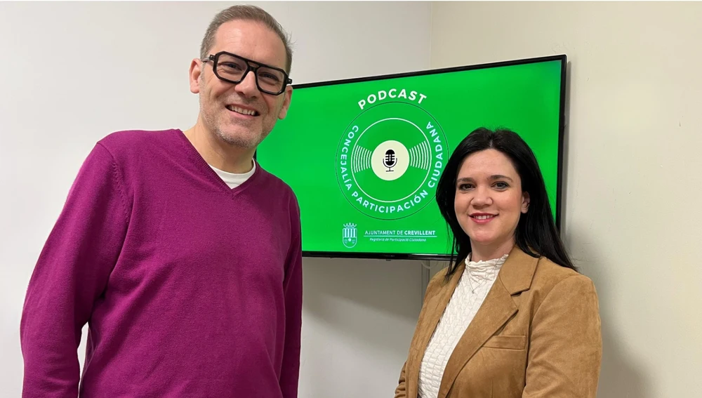 El periodista Miguel Molina y la concejala de Crevillent Silvia Asencio. El periodista Miguel Molina y la concejala de Crevillent Silvia Asencio.