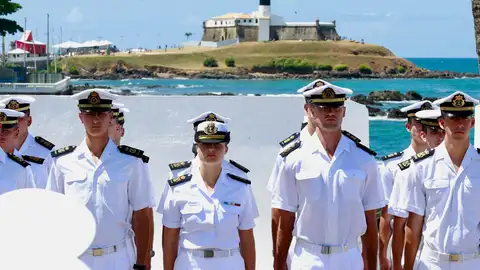 La Princesa Leonor rinde homenaje a los caídos por España y Brasil durante su escala en Salvador de Bahía | Onda Cero Radio
