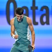 Alcaraz gana a Cilic en un convincente debut en Doha
