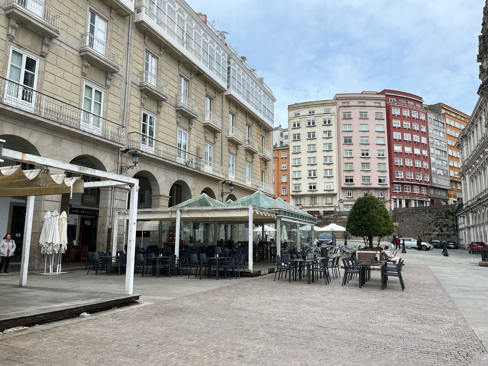 El Concello de A Coruña ultima detalles para cerrar la normativa de terrazas, una ordenanza que llega con más de dos años de retraso El Concello de A Coruña ultima detalles para cerrar la normativa de terrazas, una ordenanza que llega con más de dos años de retraso