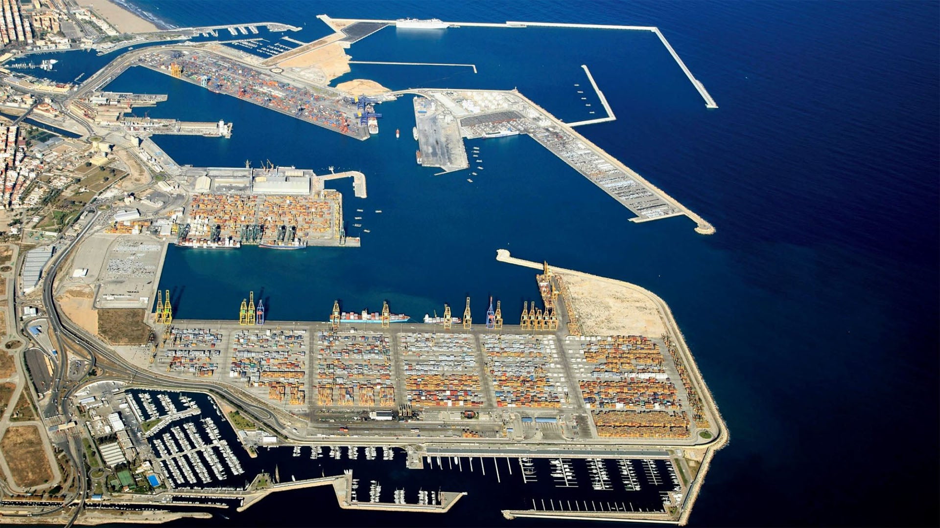 Un informe pericial encargado por el TSJCV reclama una nueva declaración de impacto para la ampliación del puerto Un informe pericial encargado por el TSJCV reclama una nueva declaración de impacto para la ampliación del puerto