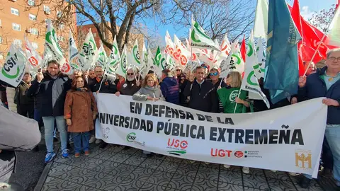 CSIF iniciará protestas ante la falta de soluciones de la Consejería de Educación a los problemas del PDI laboral de la UEx CSIF iniciará protestas ante la falta de soluciones de la Consejería de Educación a los problemas del PDI laboral de la UEx