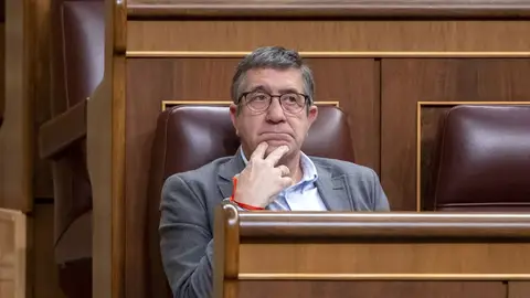 "Antes nos fiábamos de que nos iba a salvar el primo de Zumosol": PSOE y Sumar chocan sobre el aumento del gasto militar "Antes nos fiábamos de que nos iba a salvar el primo de Zumosol": PSOE y Sumar chocan sobre el aumento del gasto militar