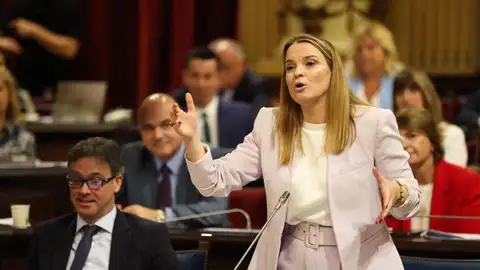 La presidenta del Govern, Marga Prohens, en el Parlament. La presidenta del Govern, Marga Prohens, en el Parlament.