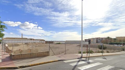 Parcela en la que se ha proyectado el centro comercial en Crevillent.