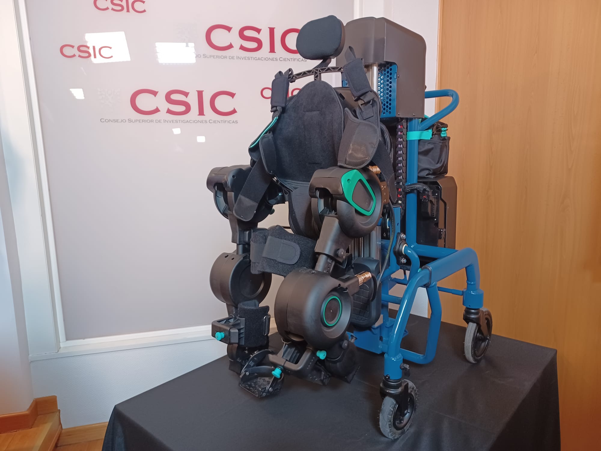 Ya está listo el primer exoesqueleto infantil que los niños pueden llevar a casa y al colegio Ya está listo el primer exoesqueleto infantil que los niños pueden llevar a casa y al colegio