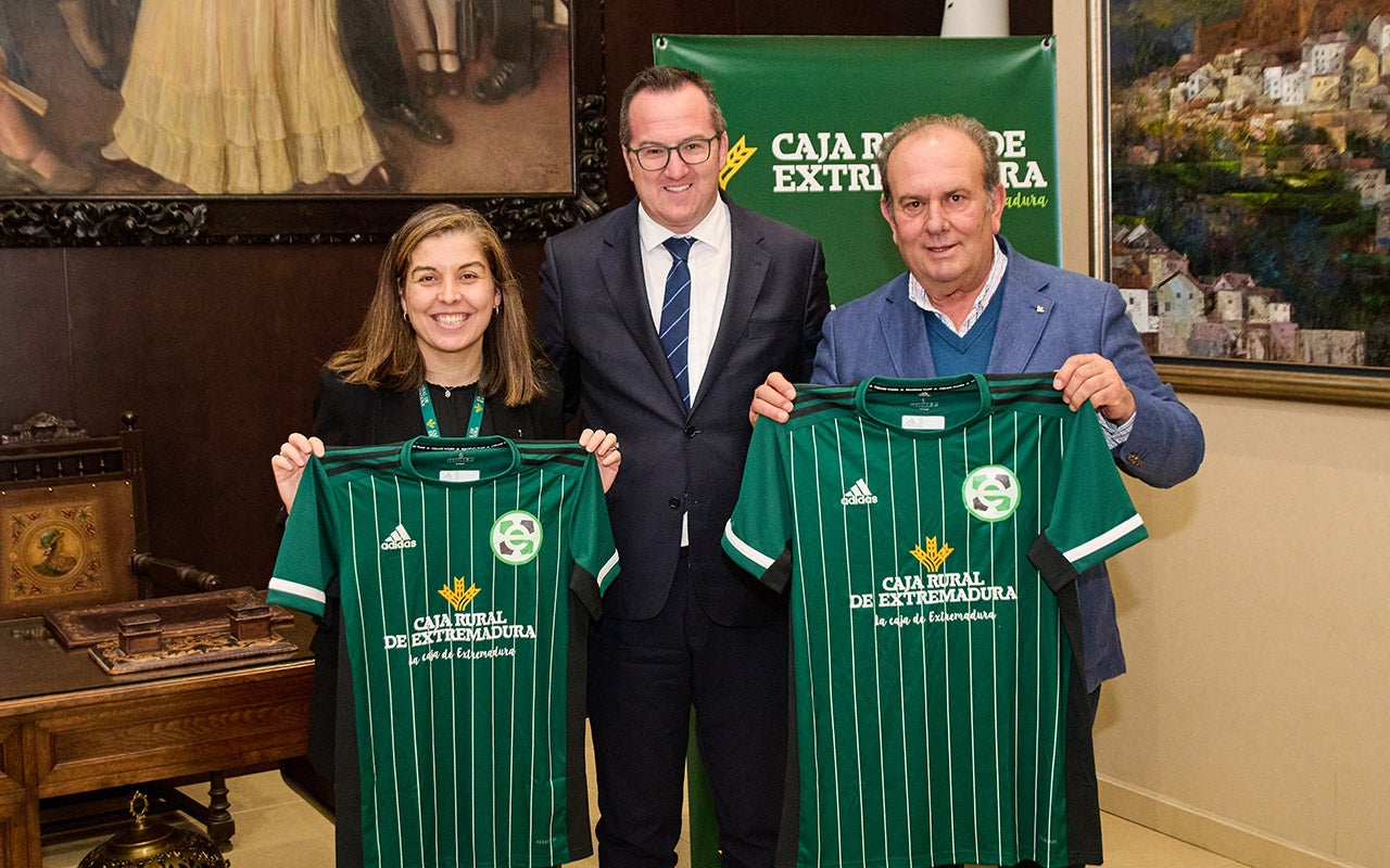 Caja Rural de Extremadura y la Federación Extremeña de Fútbol renuevan su convenio de colaboración Caja Rural de Extremadura y la Federación Extremeña de Fútbol renuevan su convenio de colaboración