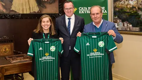 Caja Rural de Extremadura y la Federación Extremeña de Fútbol renuevan su convenio de colaboración Caja Rural de Extremadura y la Federación Extremeña de Fútbol renuevan su convenio de colaboración