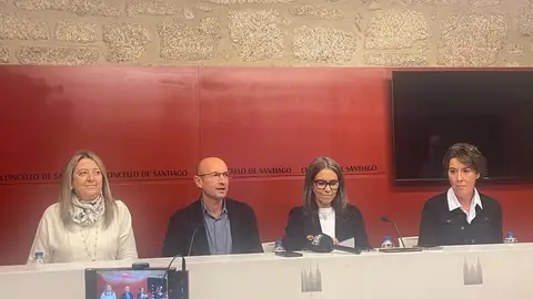 Los concejales compostelanos expulsados del PSOE aseguran que "no es firme" y agotarán "todas las vías" en su defensa Los concejales compostelanos expulsados del PSOE aseguran que "no es firme" y agotarán "todas las vías" en su defensa