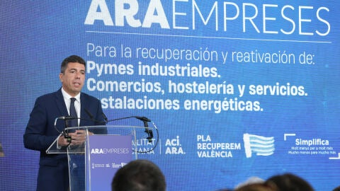 El president de la Generalitat, Carlos Mazón, en el acto de presentación del paquete de ayudas 'Ara Empreses' tras la DANA de València El president de la Generalitat, Carlos Mazón, en el acto de presentación del paquete de ayudas 'Ara Empreses' tras la DANA de València