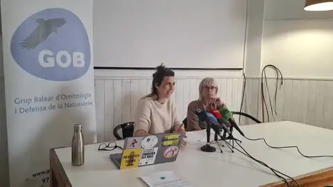 Margalida Ramis y Margalida Rosselló comparecen en rueda de prensa en la sede del GOB Mallorca Margalida Ramis y Margalida Rosselló comparecen en rueda de prensa en la sede del GOB Mallorca