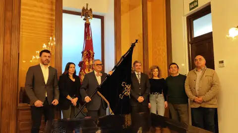 Amadeo Valoria: "Es un gran honor representar al pueblo de Orihuela en su Semana Santa como Caballero Cubierto" Amadeo Valoria: "Es un gran honor representar al pueblo de Orihuela en su Semana Santa como Caballero Cubierto"