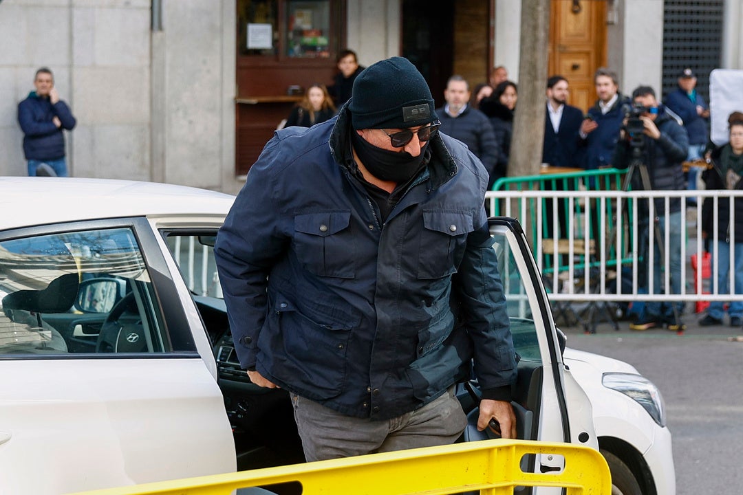 Koldo aporta al Supremo informes médicos para defender que su letra es irreconocible tras operarse el brazo Koldo aporta al Supremo informes médicos para defender que su letra es irreconocible tras operarse el brazo