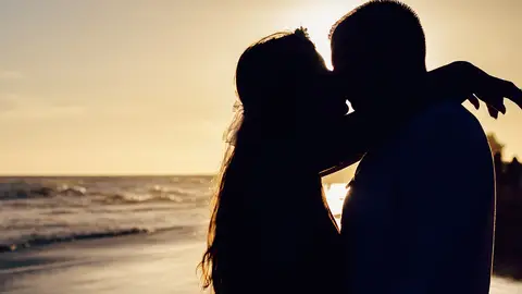 Imagen de archivo de una pareja. Imagen de archivo de una pareja.