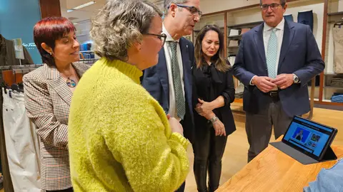 El Corte Inglés de Castellón incorpora un servicio de videointerpretación para clientes sordos El Corte Inglés de Castellón incorpora un servicio de videointerpretación para clientes sordos