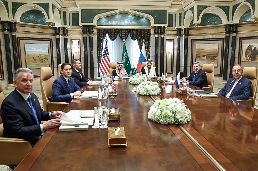 Estados Unidos y Rusia pactan seguir negociando para poner fin a la guerra de Ucrania "lo antes posible" Estados Unidos y Rusia pactan seguir negociando para poner fin a la guerra de Ucrania "lo antes posible"