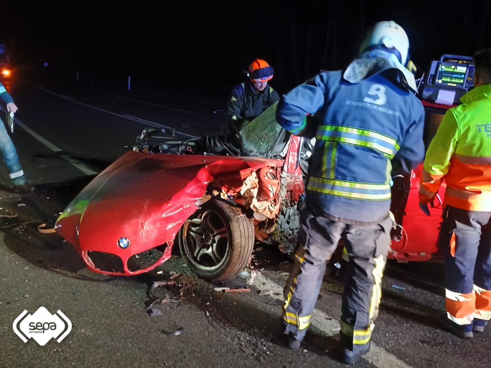 Dos heridos, uno de ellos grave, en una colisión de turismos en Mieres Dos heridos, uno de ellos grave, en una colisión de turismos en Mieres