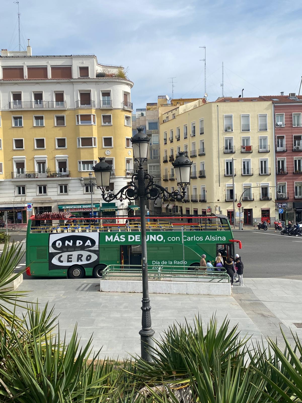 Bienvenidos al bus de Onda Cero: guías turísticos por Madrid y el Museo de Cera Bienvenidos al bus de Onda Cero: guías turísticos por Madrid y el Museo de Cera