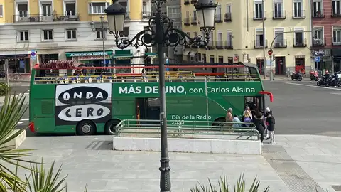 El autobús de Onda Cero en el Templo de Debod El autobús de Onda Cero en el Templo de Debod