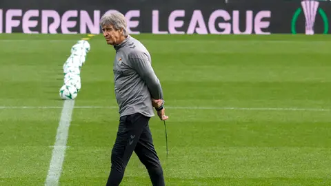 Manuel Pellegrini, entrenador del Real Betis Balompié. Manuel Pellegrini, entrenador del Real Betis Balompié.