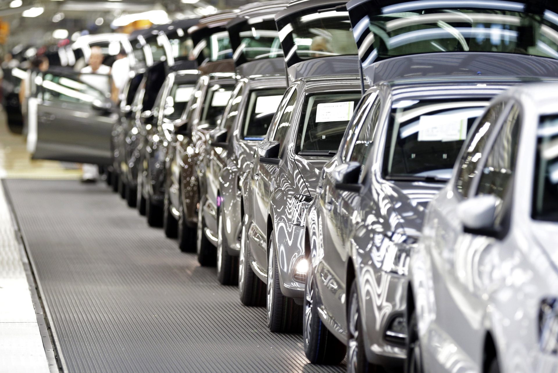 El sector de la automoción teme que la réplica de Europa a los aranceles del 25% encarezca el precio de los vehículos El sector de la automoción teme que la réplica de Europa a los aranceles del 25% encarezca el precio de los vehículos