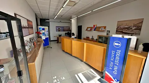 Una oficina municipal de Turismo en Santa Pola. Una oficina municipal de Turismo en Santa Pola.
